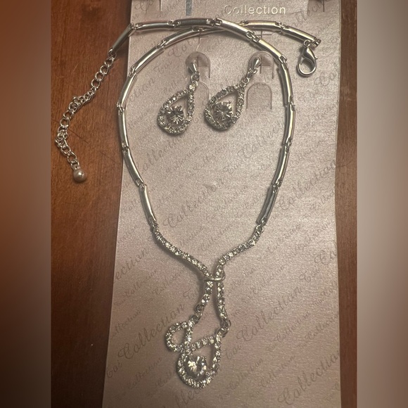 Toi Collection Rhinestone Necklace & Earring Set - Picture 5 of 8